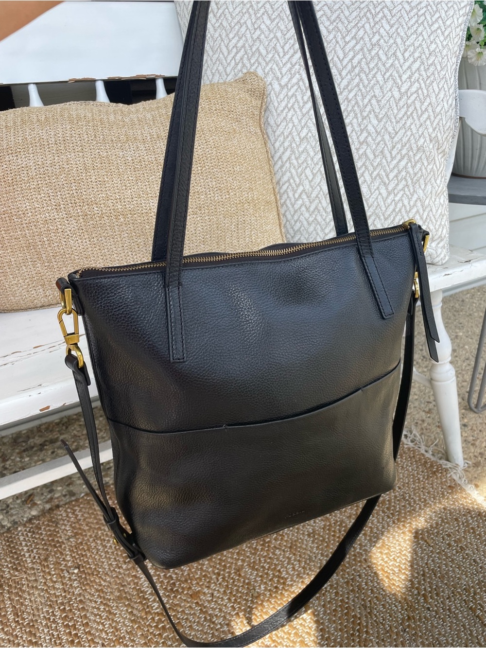 FOSSIL Womenβs Evelyn Medium Tote Bag Classic Black Leather
